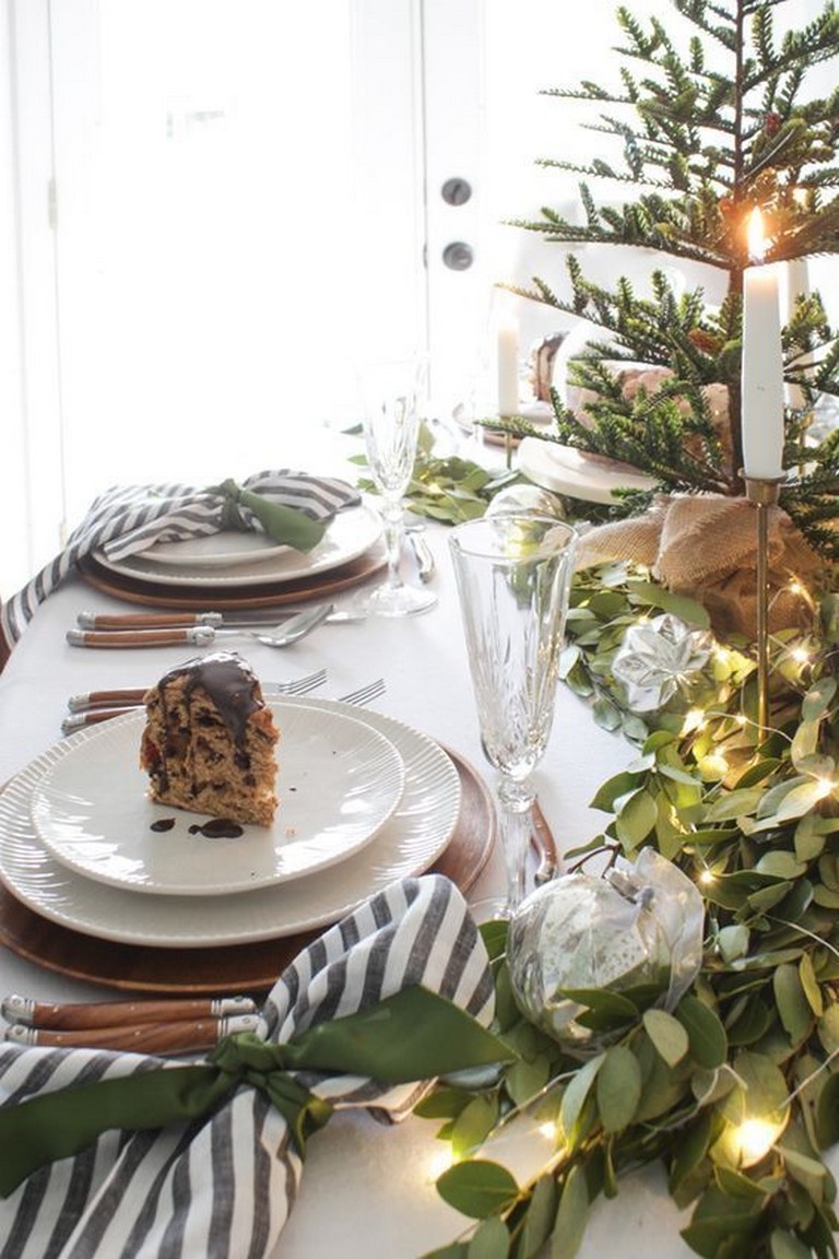 13-charming-fresh-green-christmas-decor-table-ideas-02 - inspiredetail.com