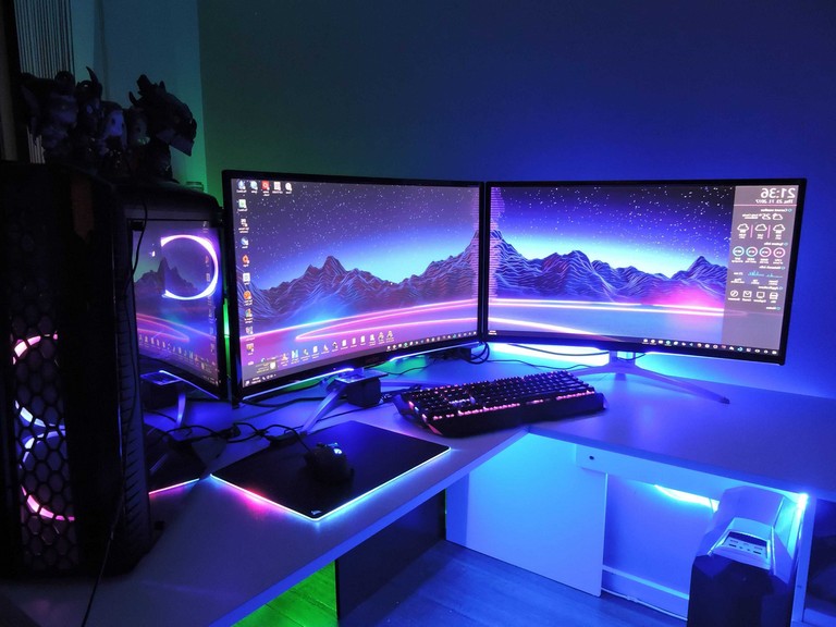 34-Specivic-and-Cool-Gaming-Desk-Setup-23 - inspiredetail.com