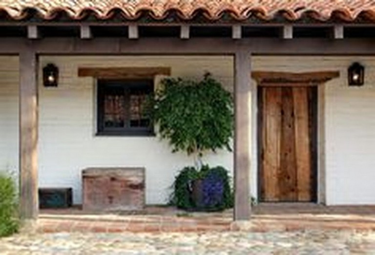 45 Gorgeous Rustic Mediterranean Farmhouse Exterior Design Ideas 09