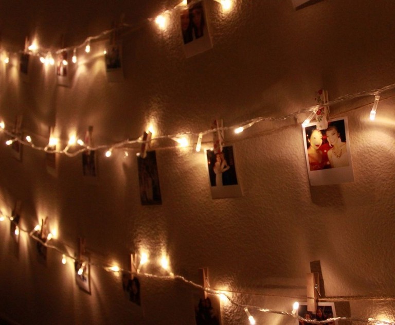 46-Creative-String-Lights-For-Your-Living-Room-Ideas-29 - inspiredetail.com