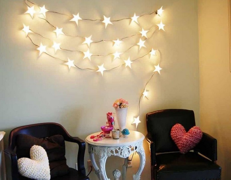 46-Creative-String-Lights-For-Your-Living-Room-Ideas-39 - inspiredetail.com