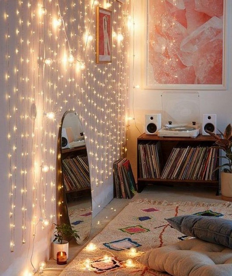 46-Creative-String-Lights-For-Your-Living-Room-Ideas-41 - inspiredetail.com