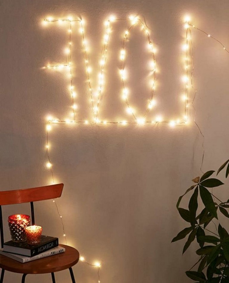 46-Creative-String-Lights-For-Your-Living-Room-Ideas-43 - inspiredetail.com