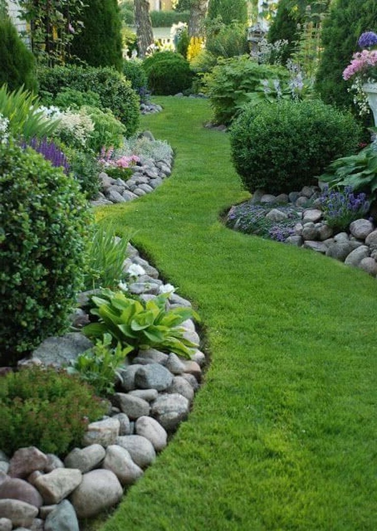 Beautiful-Small-Backyard-Landscaping-Tips-To-Make-It-43 - inspiredetail.com